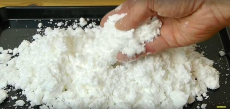 Bricolage : voici comment fabriquer de la fausse neige pour décorer et