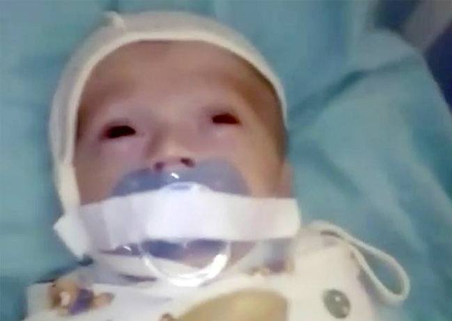 Russie La Video D Un Bebe Hospitalise Force De Garder Une Tetine Dans La Bouche Choque Les Internautes