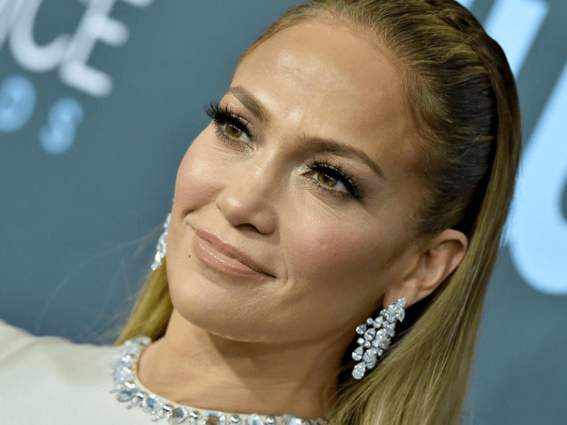 Jennifer Lopez, 51 ans, dévoile ses trucs et astuces pour avoir un ...