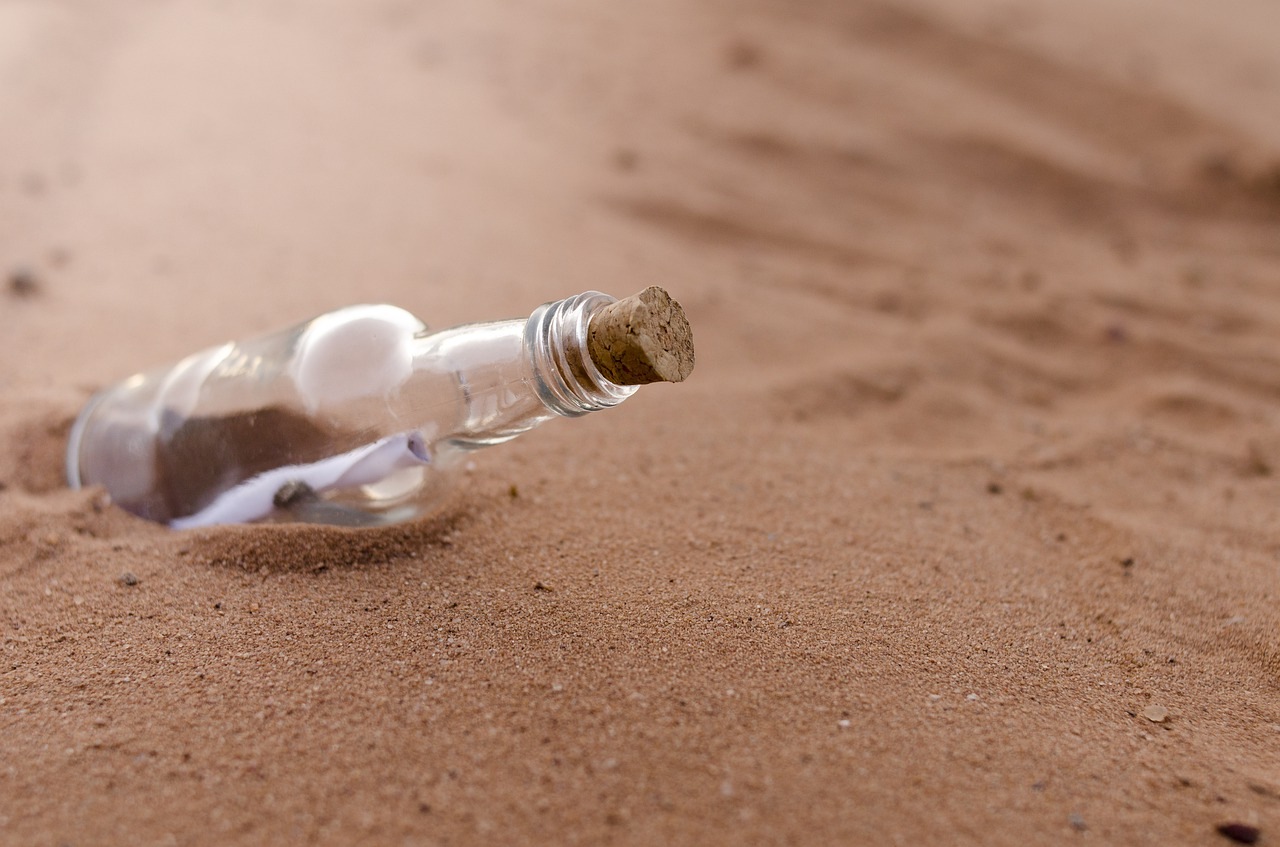 France elles découvrent une bouteille à la mer lancée depuis... le Canada France elles découvrent une bouteille à la mer lancée depuis... le Canada