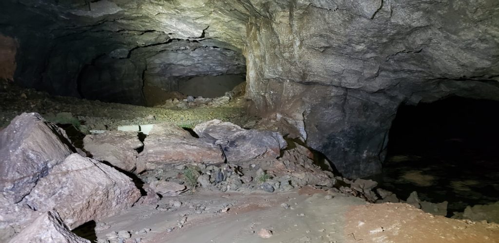 galerie souterraine ancienne mine de gypse