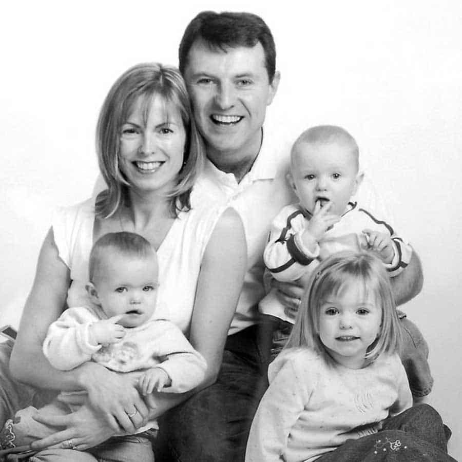 Les parents McCann, avec Maddie et ses frères jumeaux