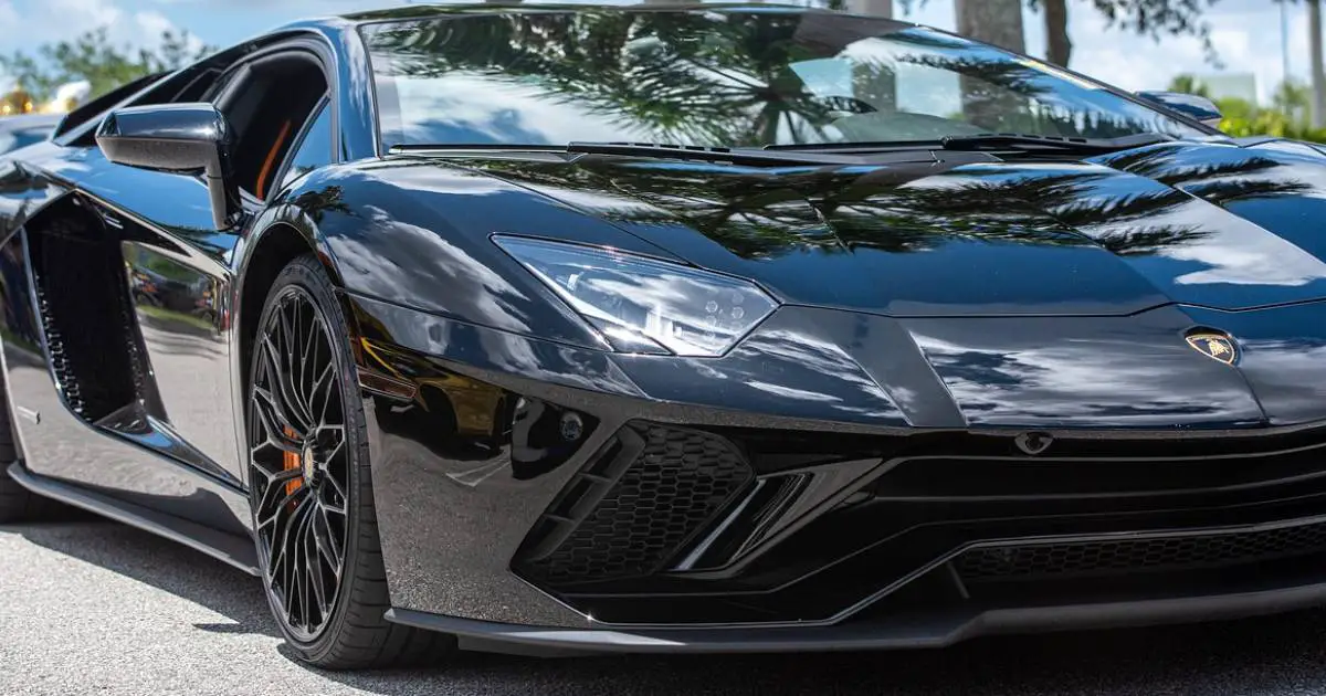Une Lamborghini : une voiture de luxe conduite par un chômeur, interpellé pour trafic de stupéfiants