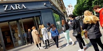 Des files d'attentes devant Zara après le déconfinement : les clients veulent un tee-shirt vendu à moins de 6 euros