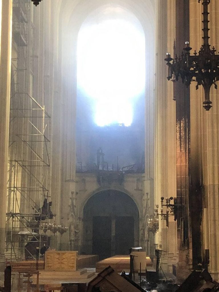 La cathédrale de Nantes, après l'incendie.