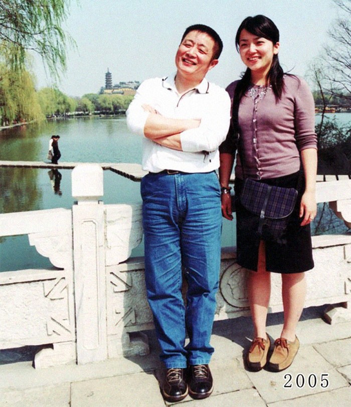 Photo émouvante d'un père avec sa fille.