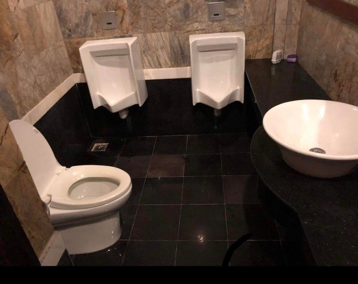 toilettes à plusieurs