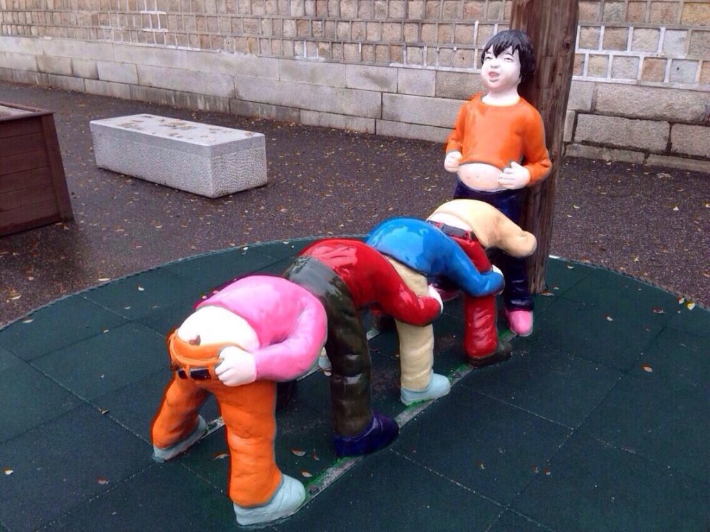 installations bizarres terrain de jeux enfants 