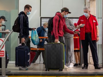 Des voyageurs de la SNCF.