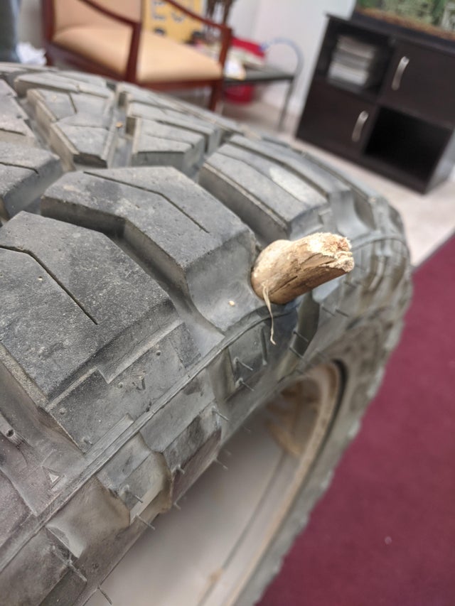 pneu troué par un bout de bois