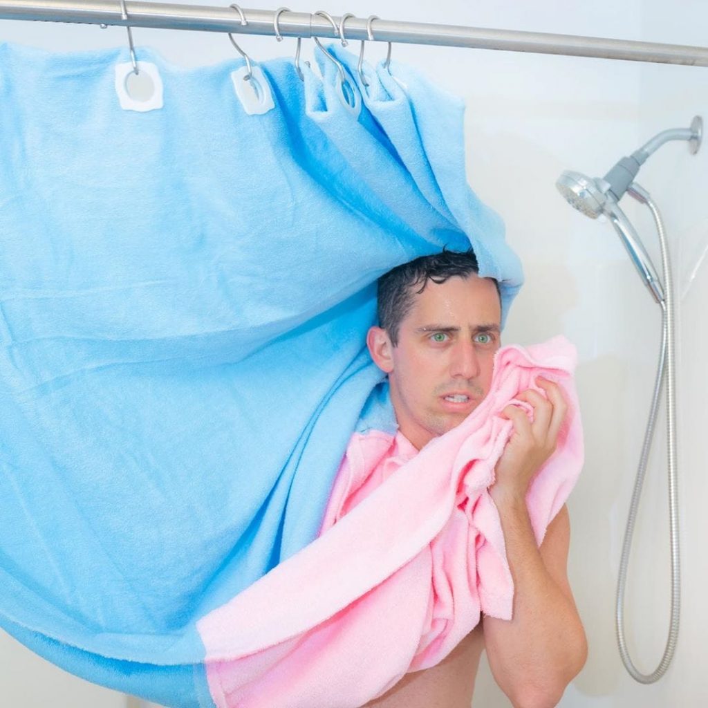 Un rideau de douche pour s'essuyer