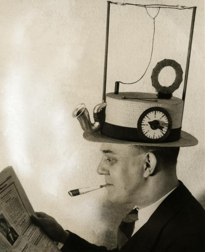 Un chapeau avec radio intégrée