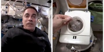 Chris Cassidy montre les WC dans l'espace