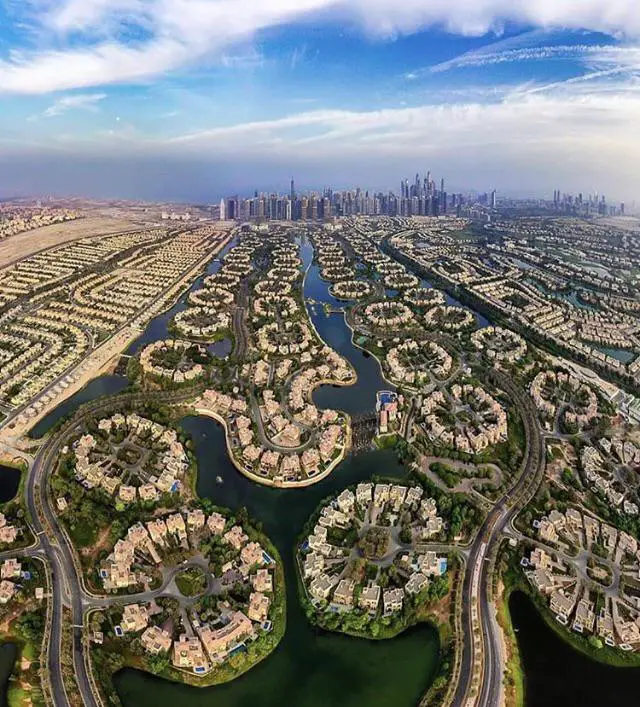 Des îlots de maisons de luxe à Dubaï