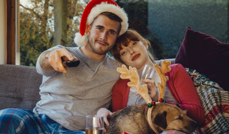 Regarder 25 films de Noël en 25 jours et être payé : Le job de rêve proposé par un site américain