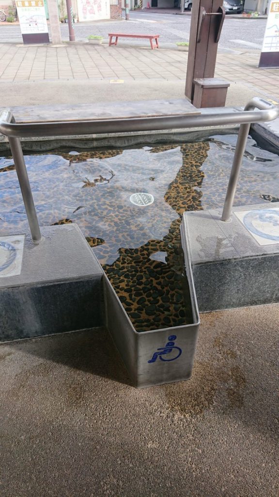 Japon : Un bassin pour personne en fauteuil roulant