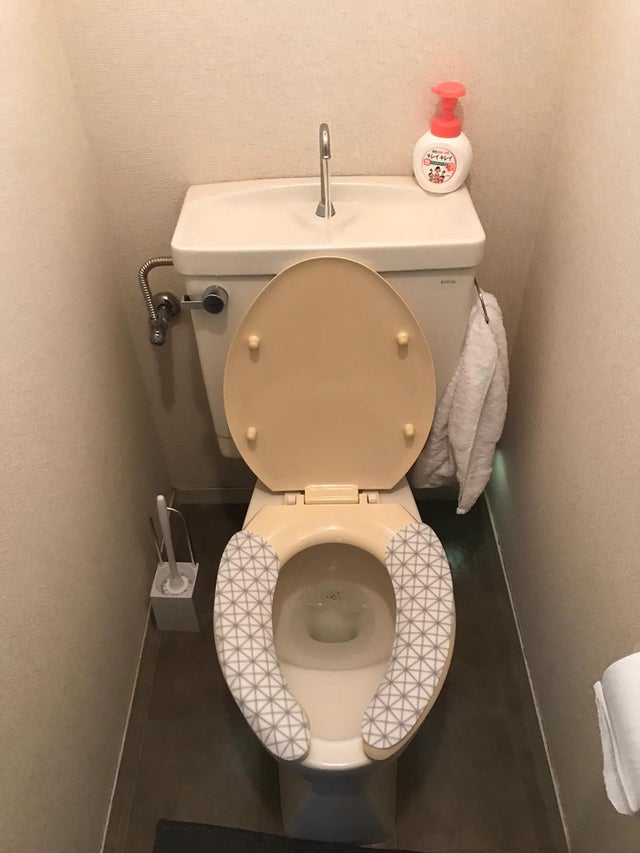 Un wc au Japon avec lavabo intégré