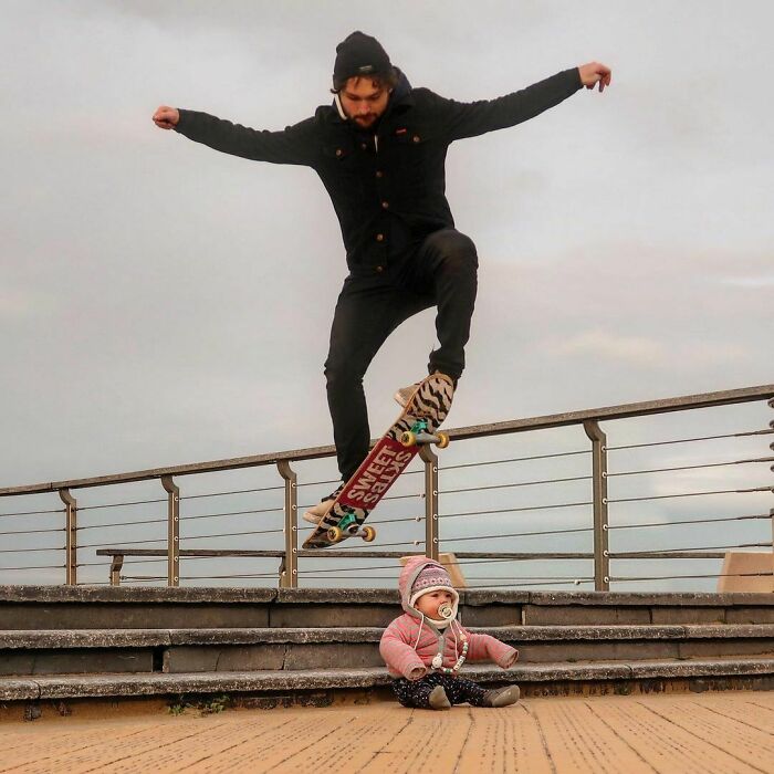 Le Bebe Va Bien Un Papa Repond Avec Humour En Realisant Des Photomontages