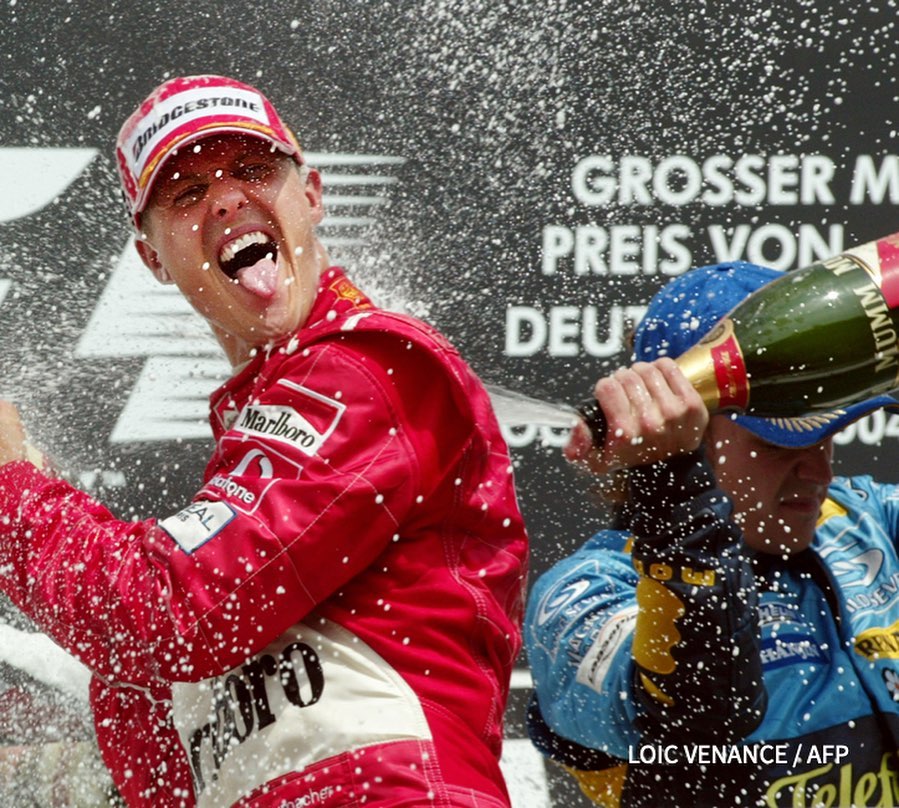 Michael Schumacher fête une victoire en Formule 1
