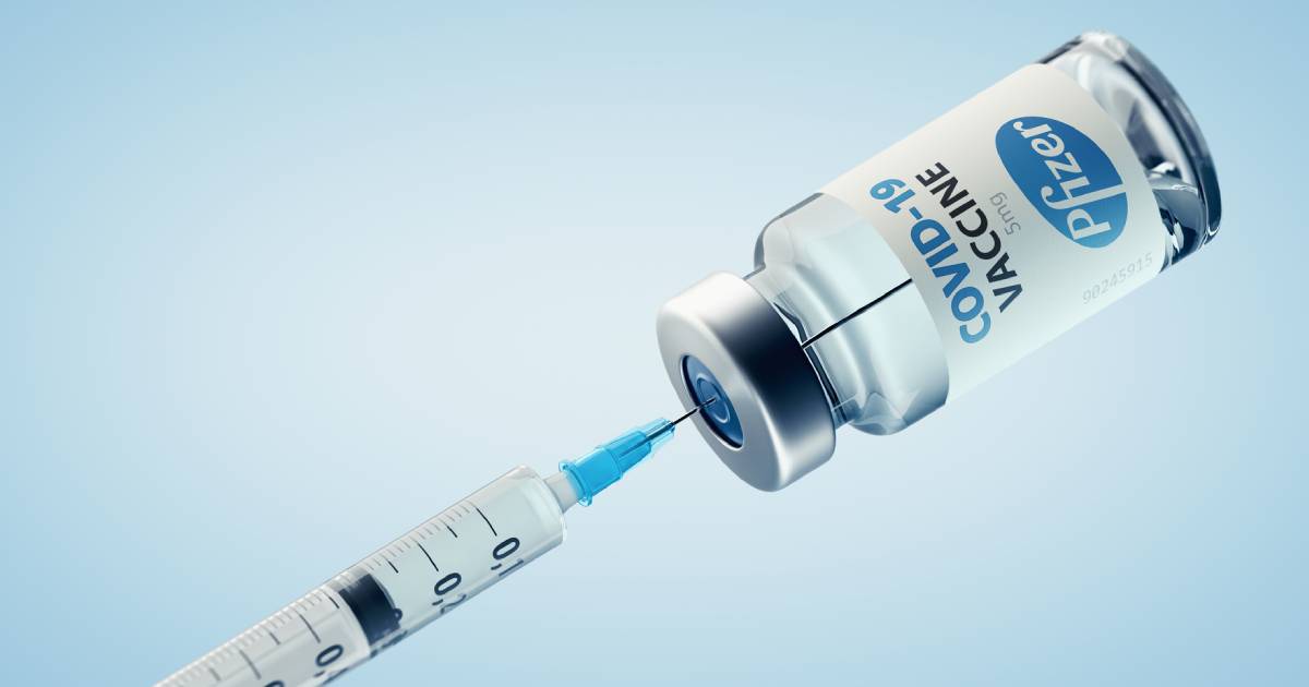 Une seringue et un vaccin contre le COVID-19
