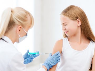 Un adolescente vaccinée.