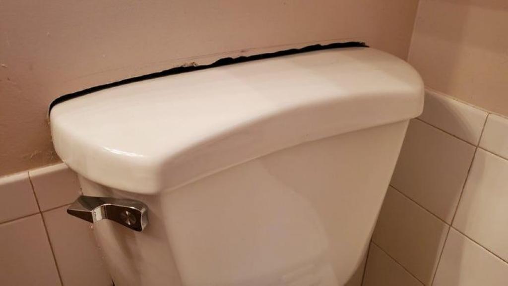 échec salle de bain décoration aménagement encastrement WC