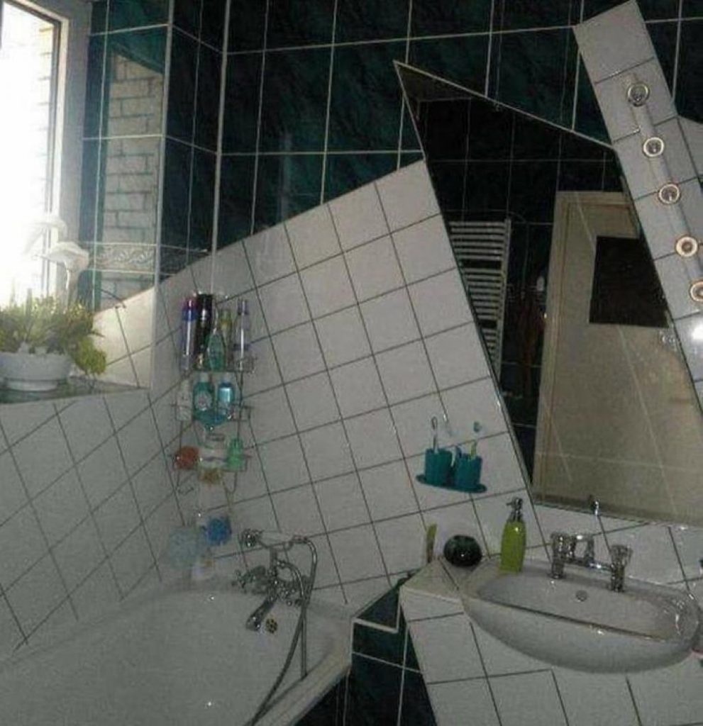 échec salle de bain décoration aménagement asymétrie