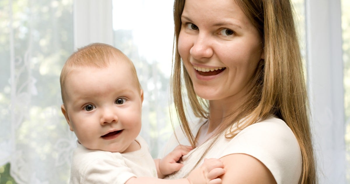 Un bébé et sa maman