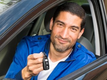 Un candidat au permis de conduire.