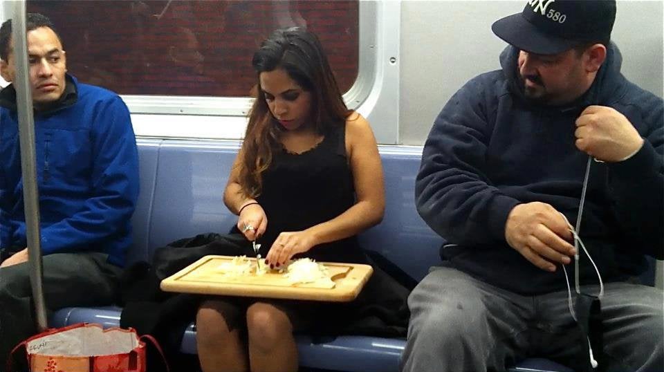 comportement étrange dans le métro