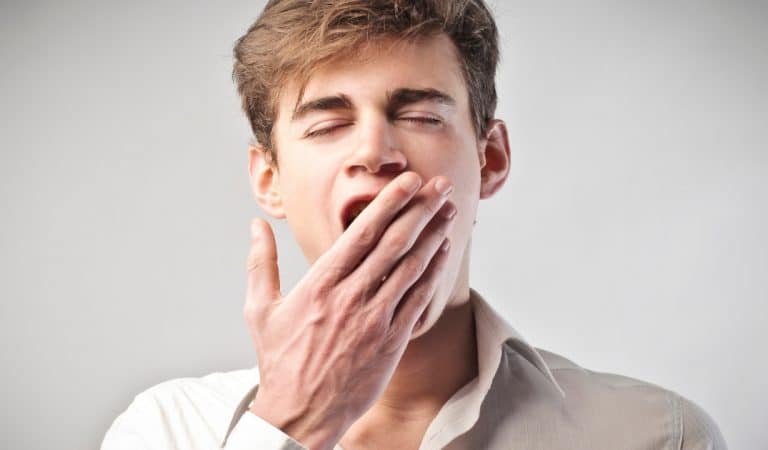 Pourquoi le bâillement est-il contagieux ?