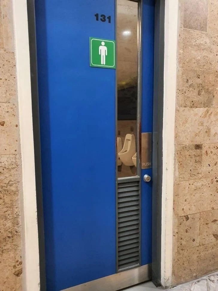 concept toilettes raté absence intimité