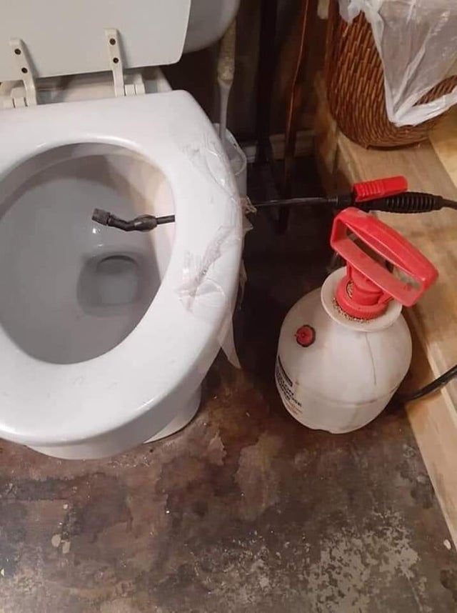 Toilettes avec un bidet artisanal