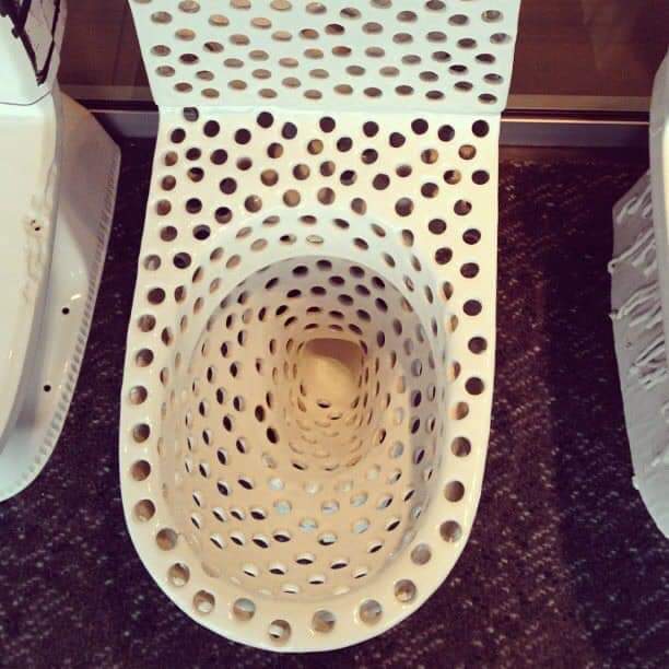 WC troués