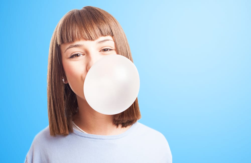 Mâcher un chewing gum