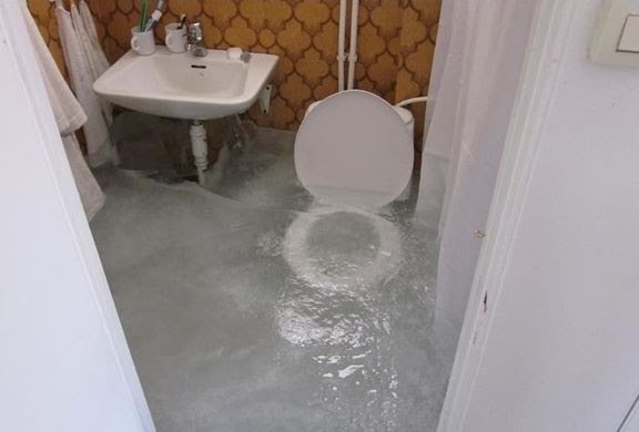 Une inondation dans la salle de bain