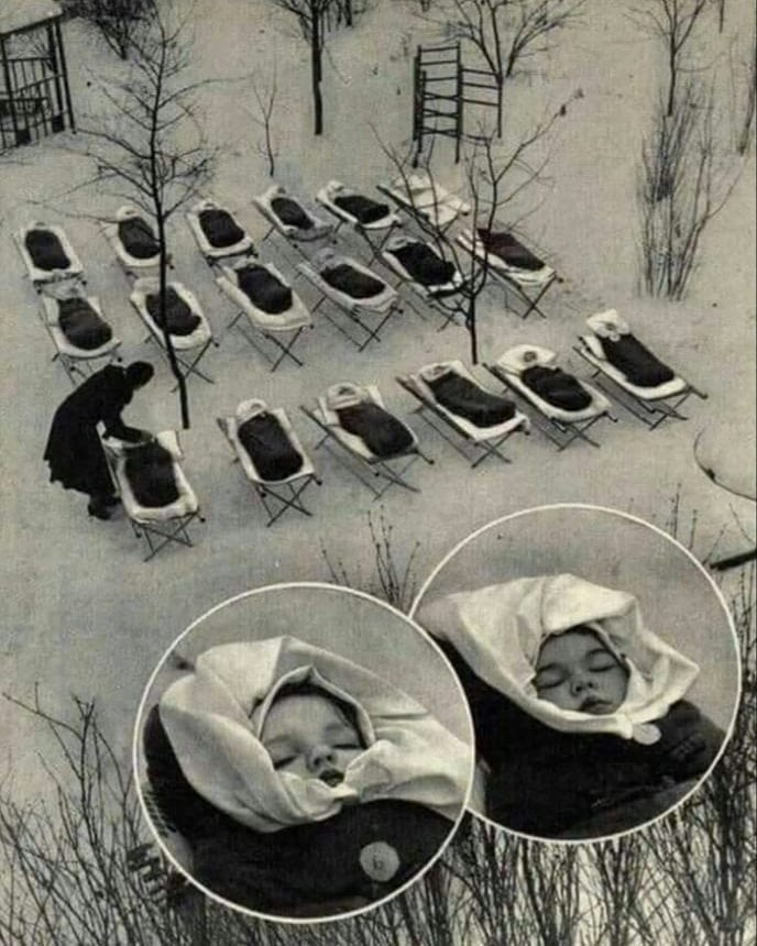 des bébés à Moscou en 1958.