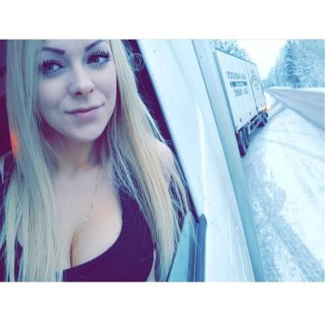 Angelica, la plus belle camionneuse du monde, affiche un corps qui fait