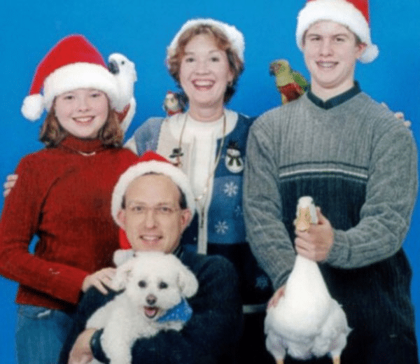 Photo de famille étrange et malaisante