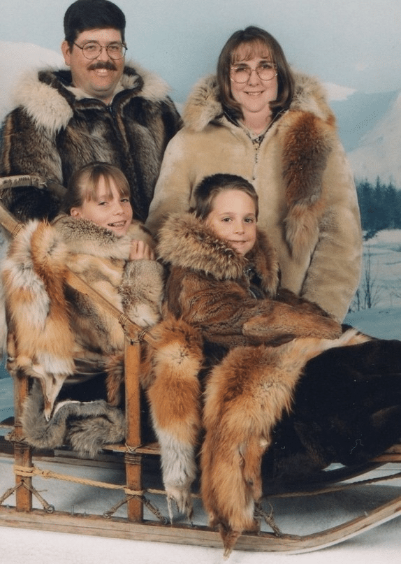 Photo de famille étrange et malaisante