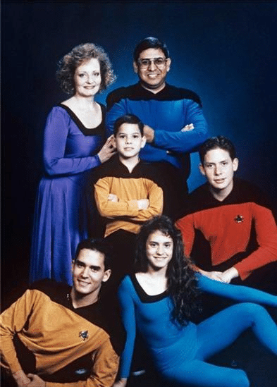 Photo de famille étrange et malaisante