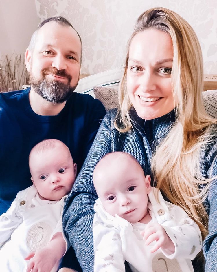 Rebecca Roberts et ses jumeaux nés par superfétation