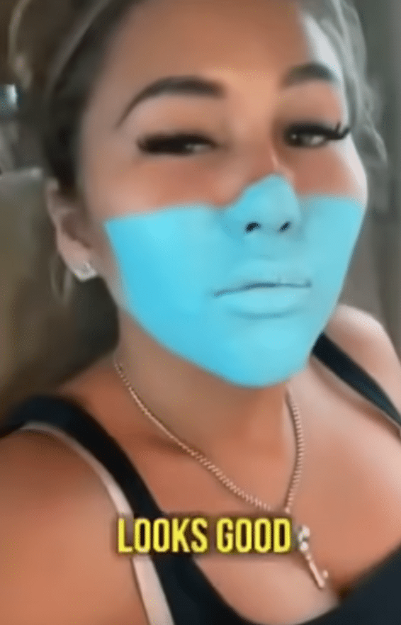 Leia Se se peint un faux masque