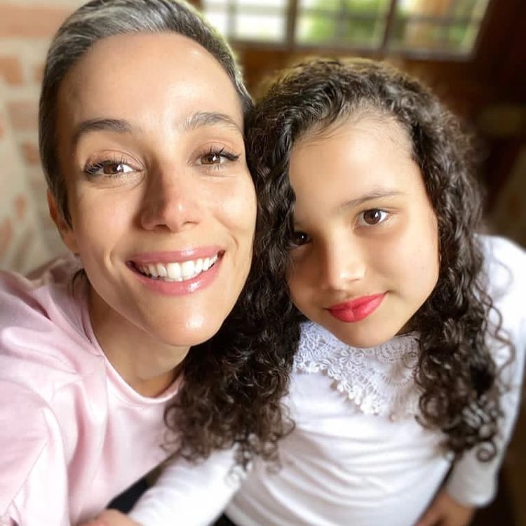 Karla Tenorio avec sa fille