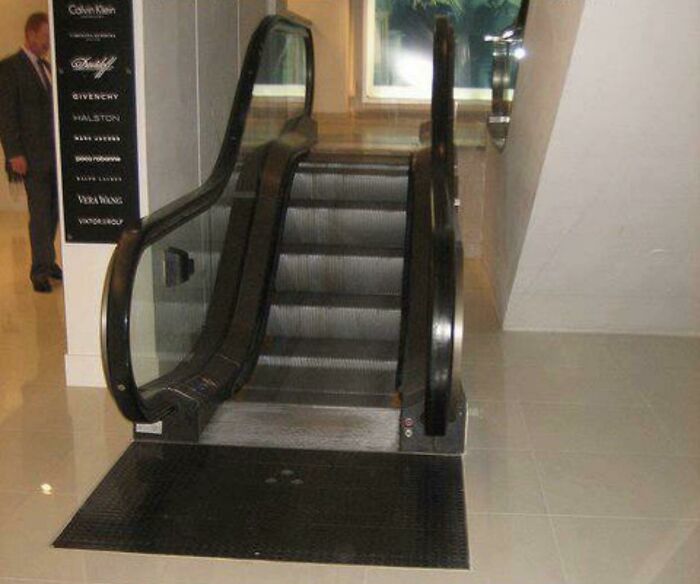 Une invention débile : un escalator minuscule