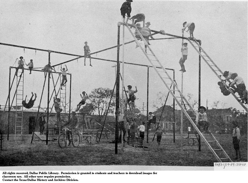 une ancienne structure de jeux en 1900