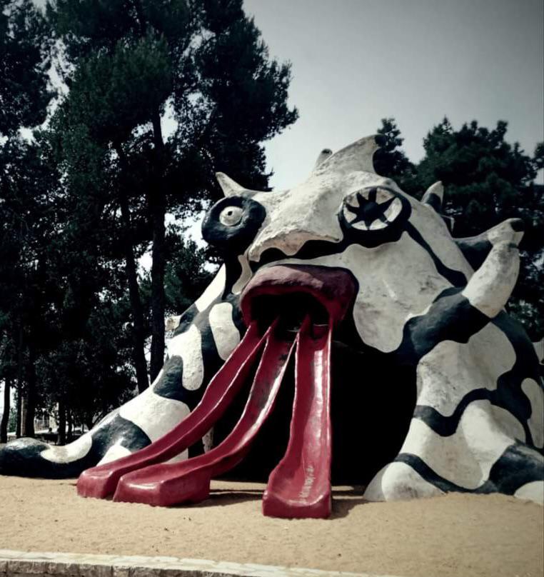 un ancien toboggan pour enfants