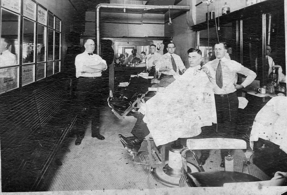 Un barbier en 1920