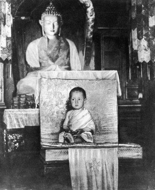 Le dalai lama à 2 ans