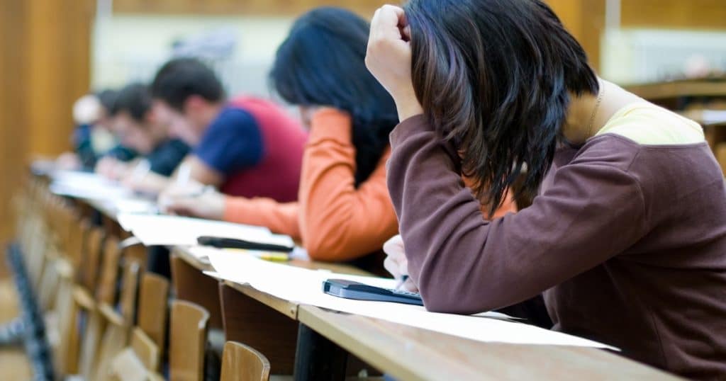 Des candidats au baccalauréat repassent une épreuve du bac